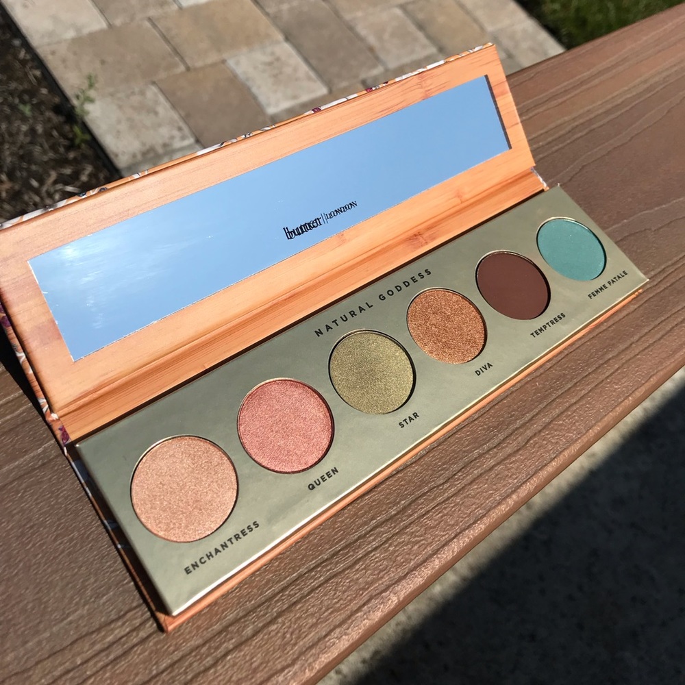 Eyeshadow Palette 🎨 - Picture 3 of 7